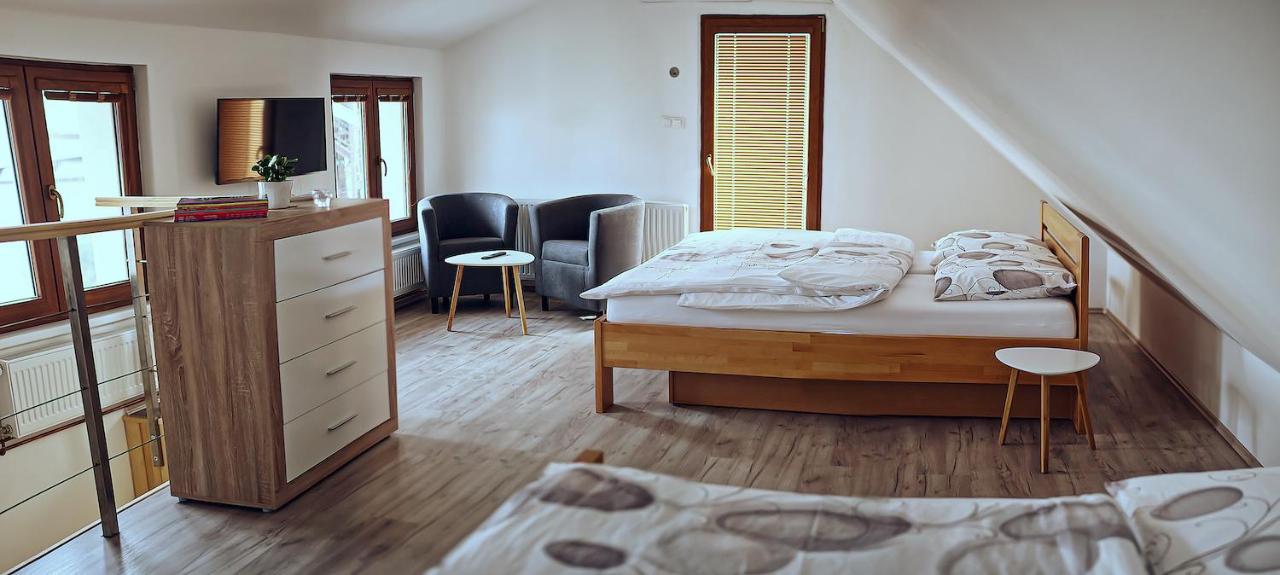 Nice Accommodation In Mikulov Exterior foto